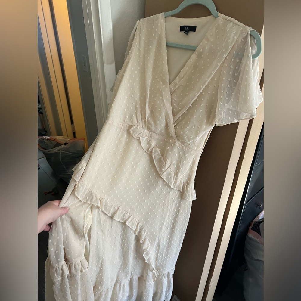 Lulus dress. Only worn once for engagement photos.